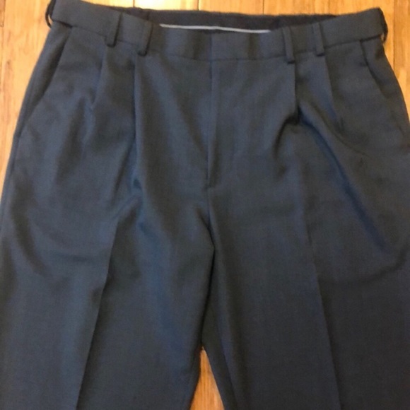 Men’s Van Heusen Dark Grey Dress Pants - Picture 2 of 5